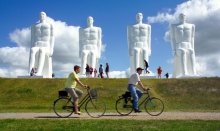 Watch this giant sculpture just outside Esbjerg