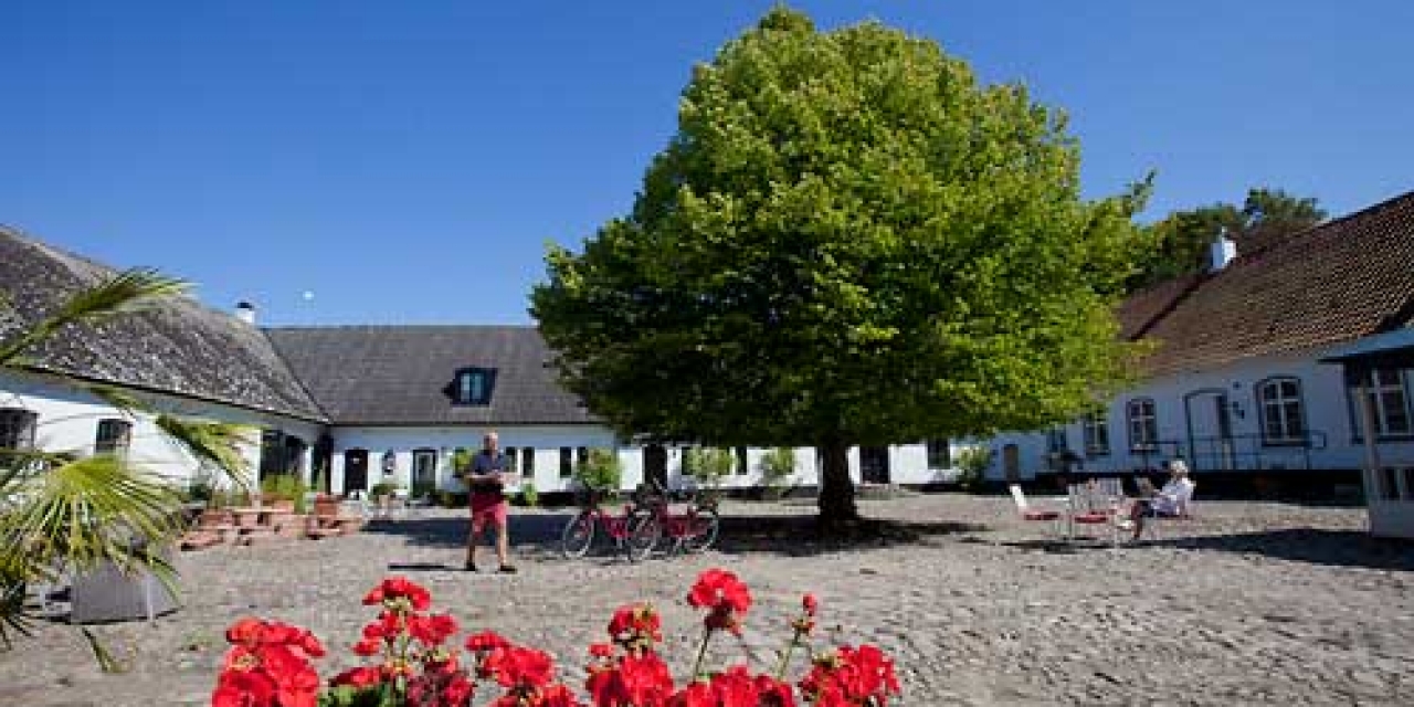 Idala Manor