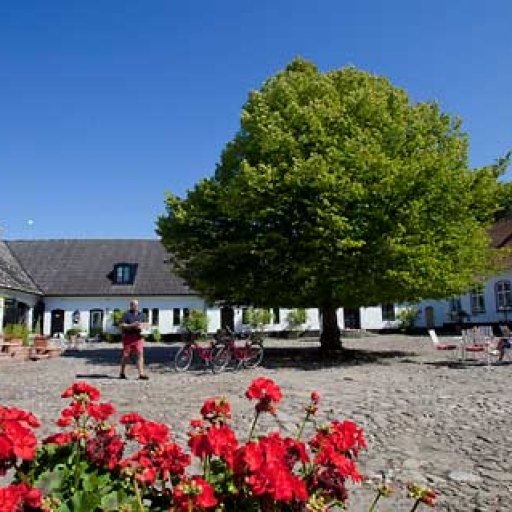 Idala Manor