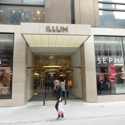 Illum Shopping Center