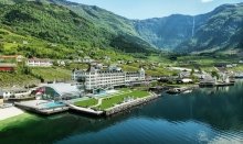 The hotel is situated close to the Hardangerfjord