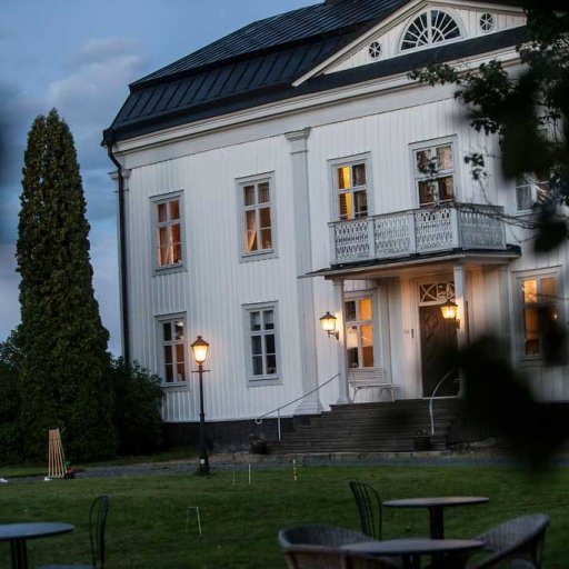 Wallby Manor